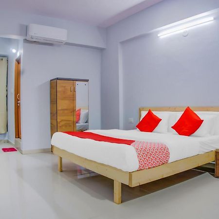 סוראט Oyo 75173 Hotel Regency מראה חיצוני תמונה