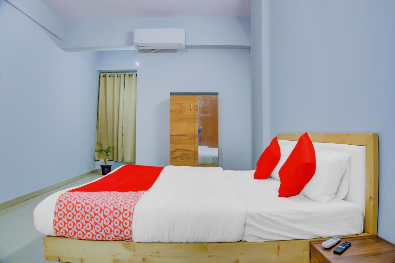 סוראט Oyo 75173 Hotel Regency מראה חיצוני תמונה