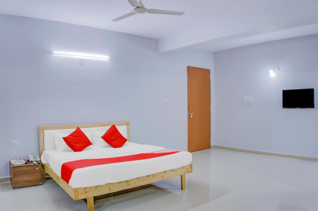 סוראט Oyo 75173 Hotel Regency מראה חיצוני תמונה