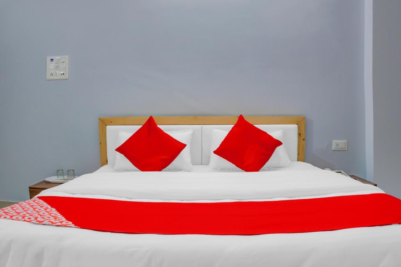 סוראט Oyo 75173 Hotel Regency מראה חיצוני תמונה