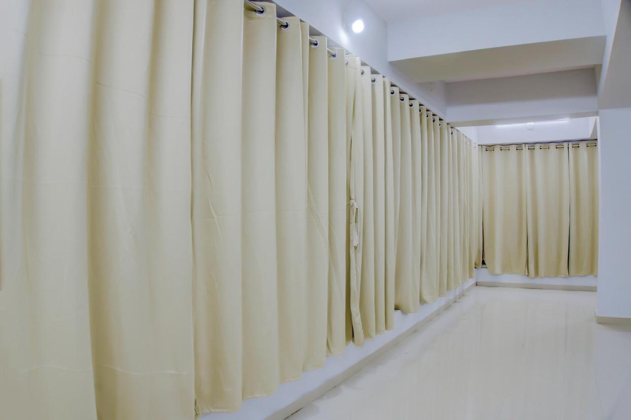 סוראט Oyo 75173 Hotel Regency מראה חיצוני תמונה