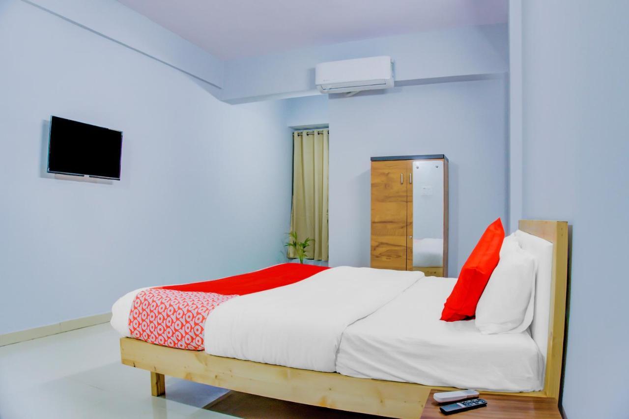 סוראט Oyo 75173 Hotel Regency מראה חיצוני תמונה