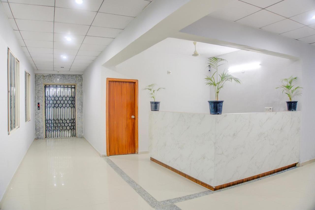 סוראט Oyo 75173 Hotel Regency מראה חיצוני תמונה